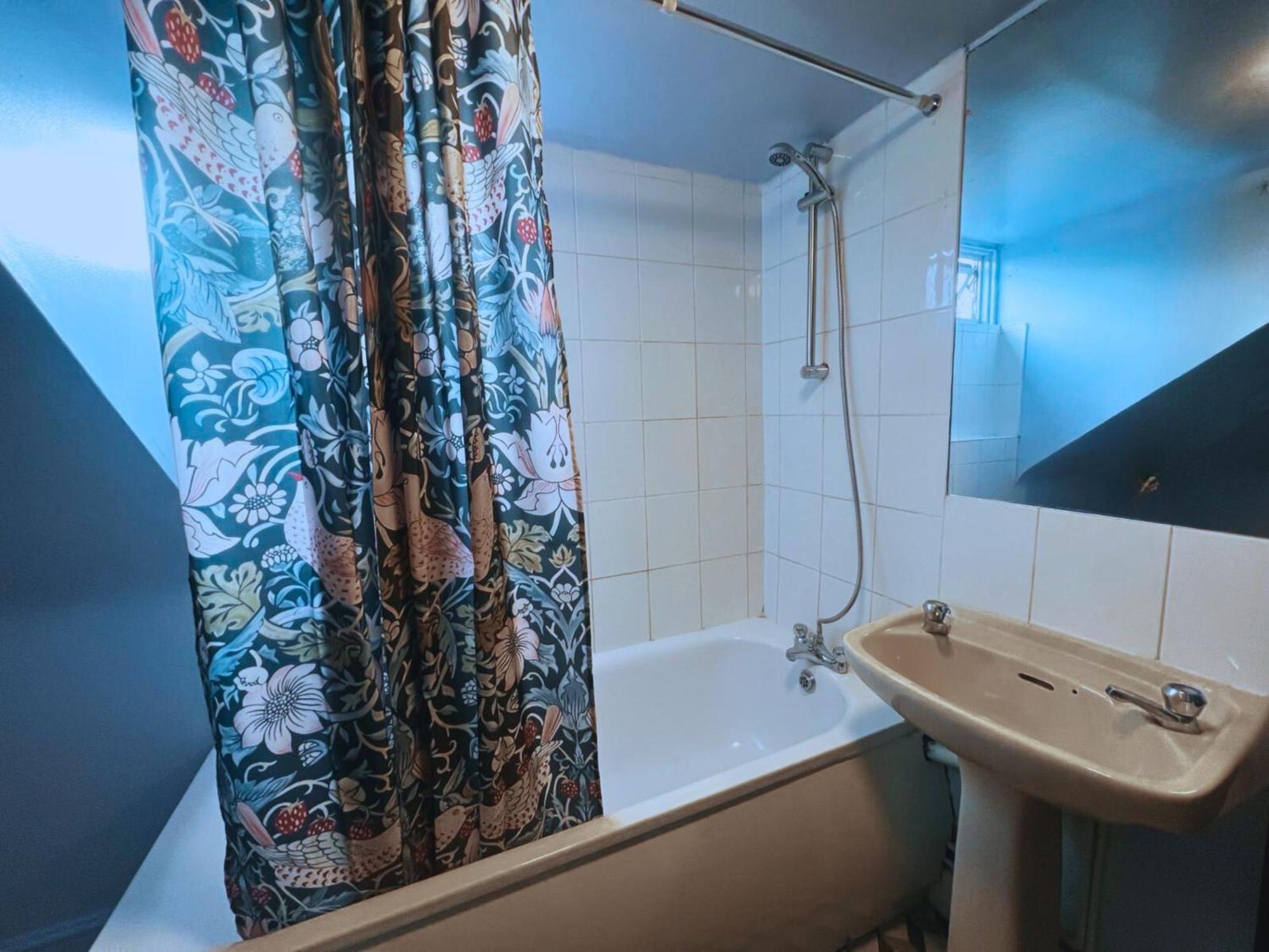 Helen'S Hotel Near Wembley Лондон Екстериор снимка