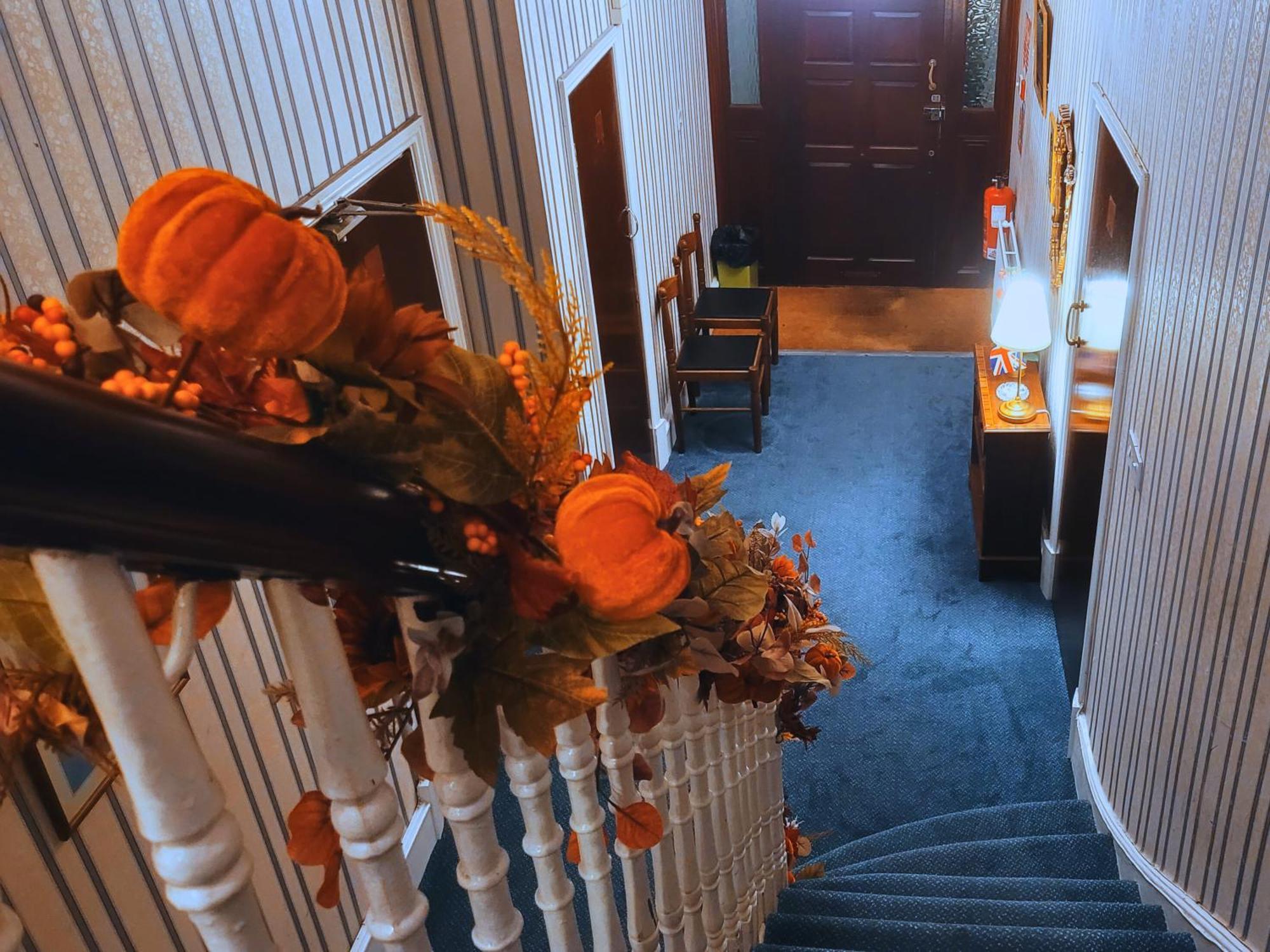 Helen'S Hotel Near Wembley Лондон Екстериор снимка