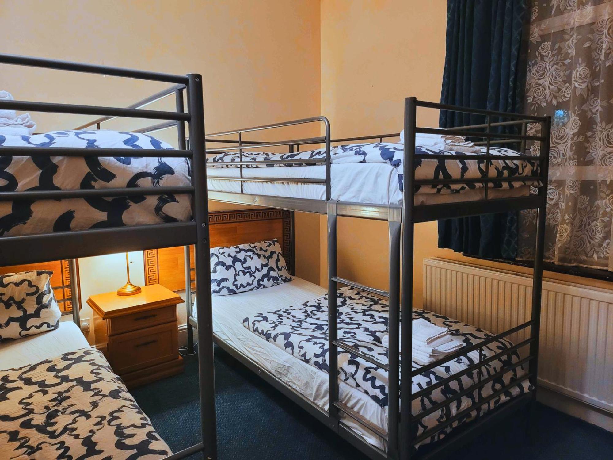 Helen'S Hotel Near Wembley Лондон Екстериор снимка